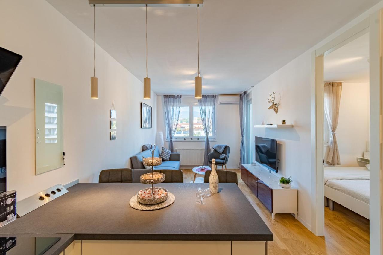 Flexible Selfcheckins 25 - Zagreb - Garage - Loggia - New - Luxury Apartment Luaran gambar